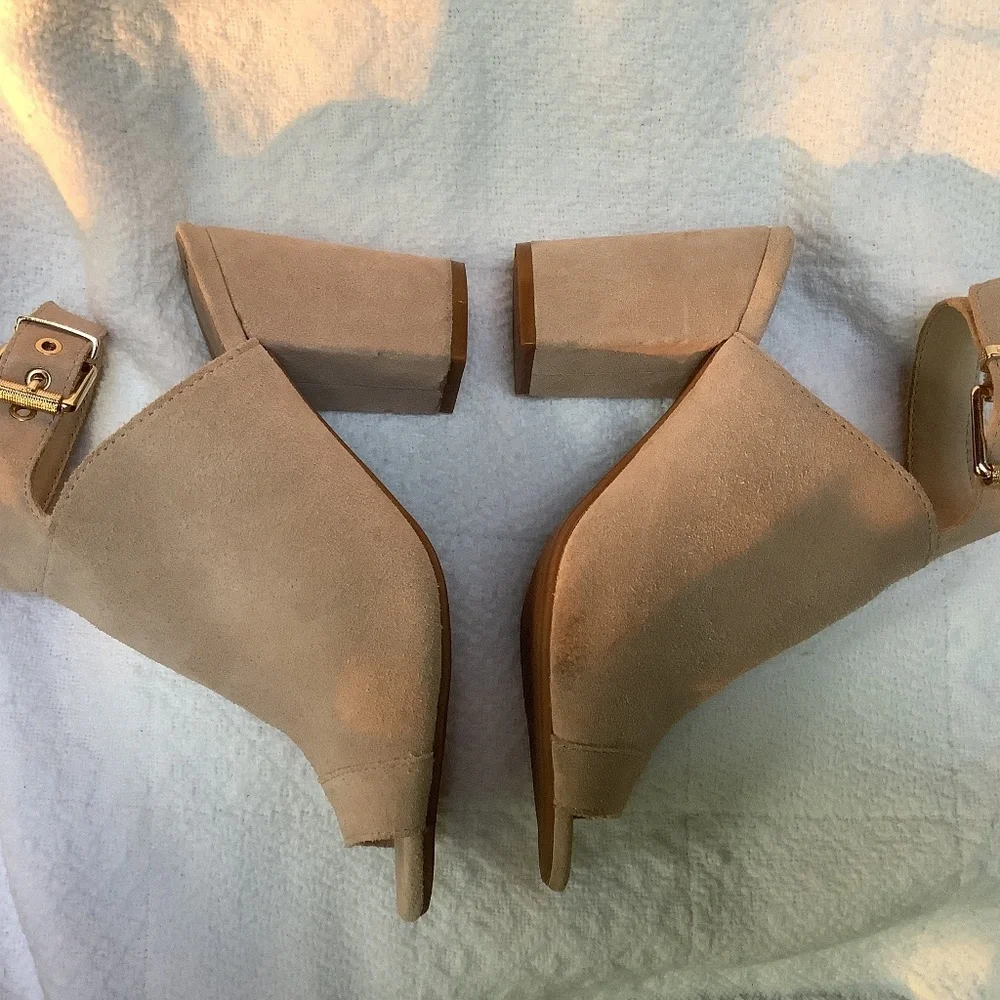 Luca Lane Seleste leather ankle‎ block heel buckle peep toe sandals-stalap!